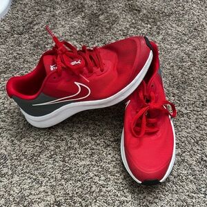 Nike Kids Sneakers in Red and Black